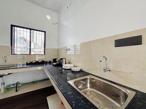 Private kitchen - Fort Divine Homestay (Kochi)