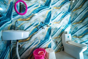 Deluxe Double Room | Bathroom | Shower, free toiletries, towels - Omji Ashram- Dwarika Bhawan (Ayodhya)