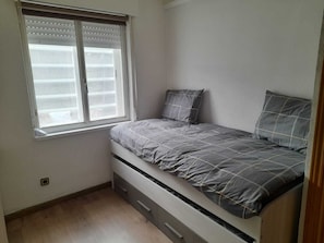 Iron/ironing board, WiFi, bed sheets