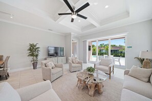 Smart TV - New! Sea You Later - Luxury Heated Pool, Approx 1 Mile to Vanderbilt Beach! (Naples)