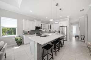 Fridge, microwave, oven, dishwasher - New! Sea You Later - Luxury Heated Pool, Approx 1 Mile to Vanderbilt Beach! (Naples)