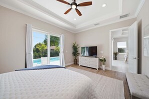 Iron/ironing board, free WiFi, bed sheets - New! Sea You Later - Luxury Heated Pool, Approx 1 Mile to Vanderbilt Beach! (Naples)