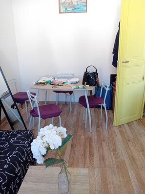 Dining - Vrbo Property (Perpignan)