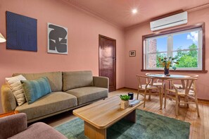 Apartment | Living area - Stylish 1 Bed Apartment in East Melbourne (Melbourne)