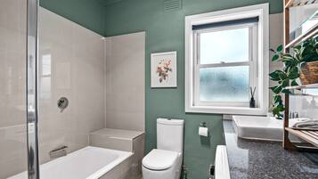 Apartment | Bathroom