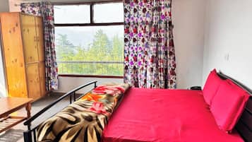 Standard Double Room | Hypo-allergenic bedding, desk, soundproofing, free WiFi