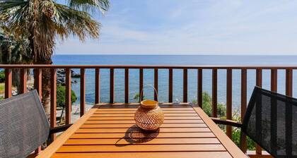 Amfitriti Seafront Apartment 6 by RentalsPro