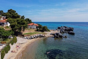 Una spiaggia nelle vicinanze