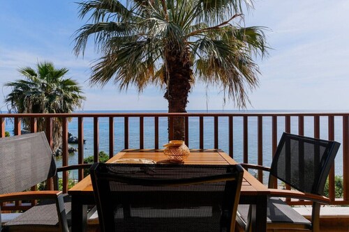 Amfitriti Seafront Apartment 5 by RentalsPro