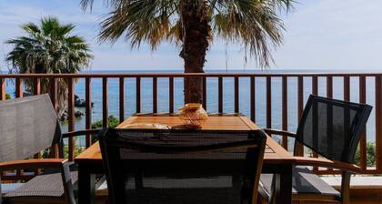 Amfitriti Seafront Apartment 5 by RentalsPro