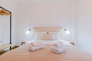 Iron/ironing board, WiFi, bed sheets - Amfitriti Seafront Apartment 4 by RentalsPro (Pallini)