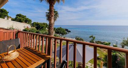 Amfitriti Seafront Apartment 4 by RentalsPro