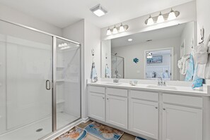 Hair dryer, towels, soap, shampoo - Ocean Breeze Stay and Play! 3BR + Game Room (Panama City Beach)
