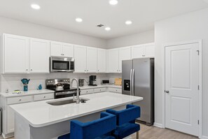 Fridge, microwave, oven, stovetop - Ocean Breeze Stay and Play! 3BR + Game Room (Panama City Beach)