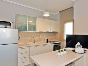 Fridge, microwave, oven, dishwasher - Fibes Luxury Living 3 by RentalsPro - Mouries Halkidiki (Mouries)