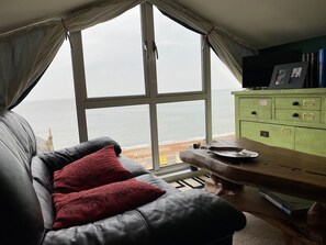 Living area - Seaside Cottage facing south overlooking Ventnor beach (Ventnor)