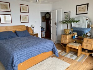 Room - Seaside Cottage facing south overlooking Ventnor beach (Ventnor)
