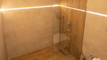 Standard Twin Room, Balcony | Bathroom