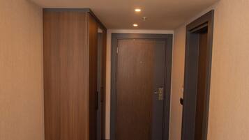 Deluxe-Doppelzimmer, Balkon, Stadtblick | Innenbereich