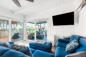 Smart TV, books - Canal front getaway w/ water view & access to the Cabana Club (Key Colony Beach)
