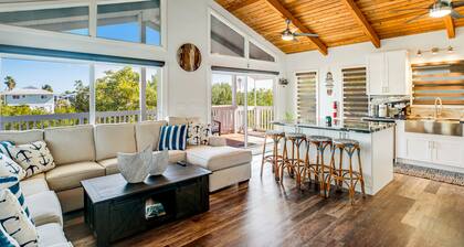 Pristine Waterfront Charmer - Outdoor Living & Dining, Dock, AC - Snowbirds OK