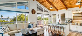 Pristine Waterfront Charmer - Outdoor Living & Dining, Dock, AC - Snowbirds OK