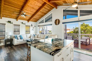 TV - Pristine Waterfront Charmer - Outdoor Living & Dining, Dock, AC - Snowbirds OK (Big Pine Key)