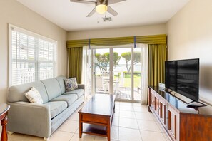 Smart TV, books - Restful waterfront townhome with deck, great water views & washer/dryer (Duck Key)