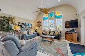TV, DVD player, books, music library - Ocean-view snowbird retreat with private pool, rooftop, lanais, kayak & bikes (Cudjoe Key)