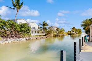 Property grounds - Ocean-view snowbird retreat with private pool, rooftop, lanais, kayak & bikes (Cudjoe Key)
