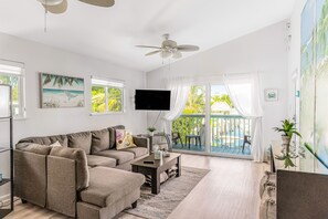 TV - Enchanting dog-friendly waterfront retreat with pool, hot tub, & amazing views (Key Colony Beach)