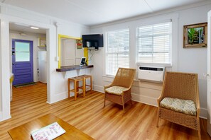 Interior - Three Condos w/ Entertainment, Private Parking & Beach Nearby - Great for Groups (Key West)
