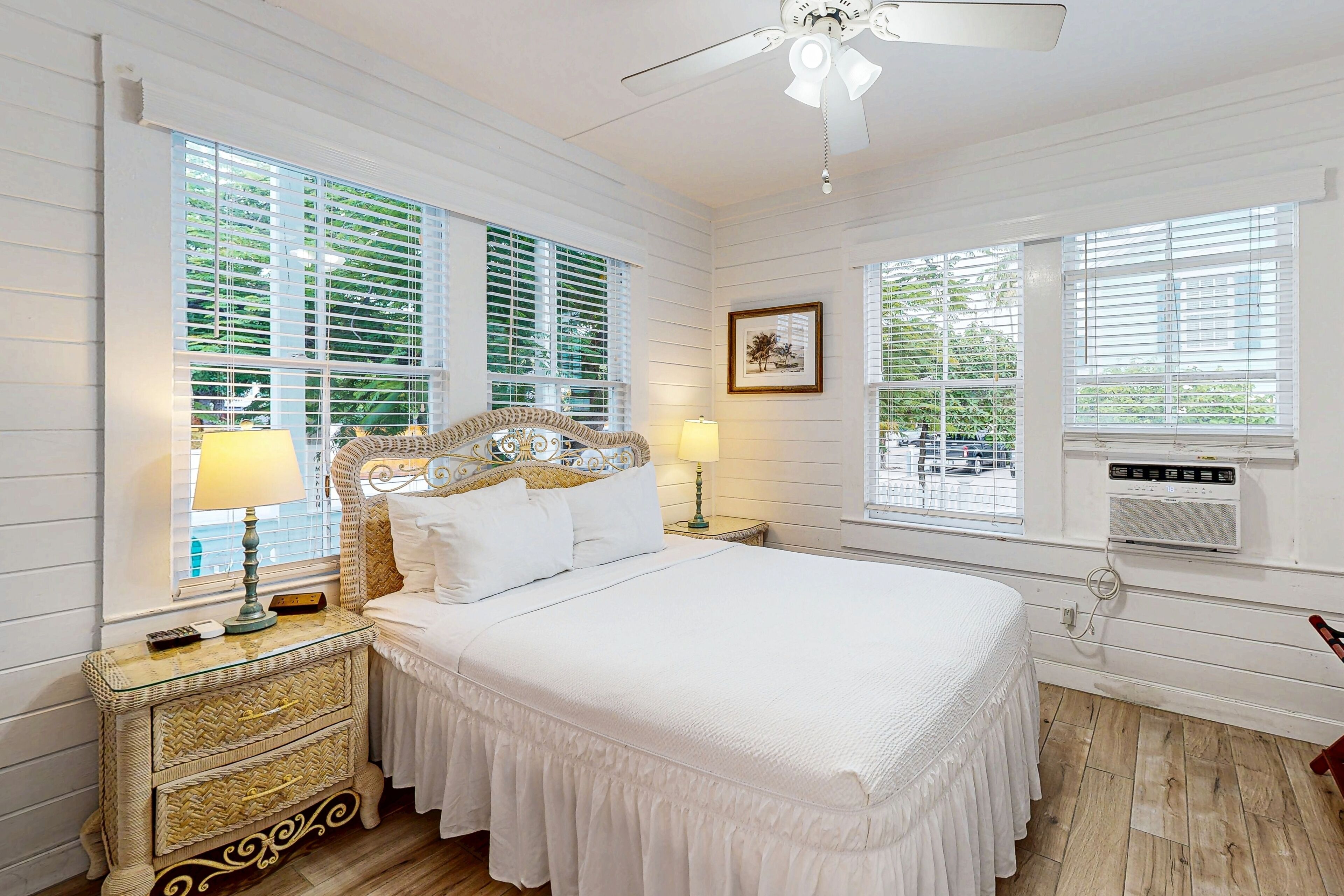 4 bedrooms, iron/ironing board, free WiFi, bed sheets