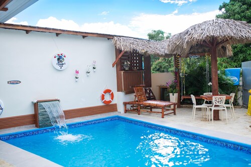 The Jungle: Private Tropical Villa : Pool & 6BR