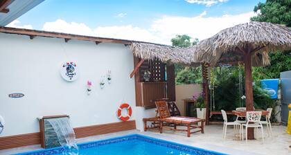 The Jungle: Private Tropical Villa : Pool & 6BR