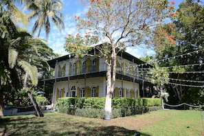 Exterior - Charming Condo w/ Entertainment & Private Parking - Great In-Town Location (Key West)
