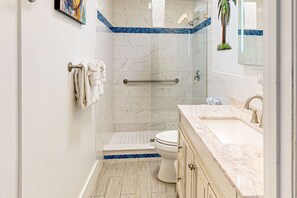 Shower, hair dryer, towels - Charming Condo w/ Entertainment & Private Parking - Great In-Town Location (Key West)
