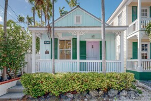 Exterior detail - Charming cottage with private hot tub - one block to Duvall Street (Key West)