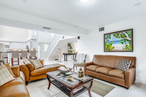 TV, DVD player - Waterfront home with amazing views, boat dock, screened porch & water sport gear (Key Largo)