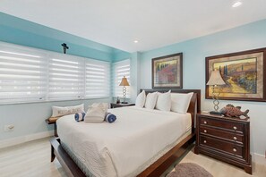 Desk, iron/ironing board, free WiFi, bed sheets - Dog-friendly home with central AC, fast WiFi, W/D, & private hot tub (Key Largo)