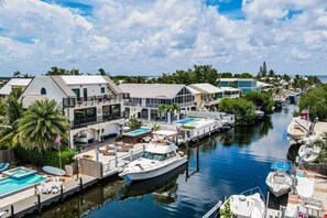 Marina - Dog-friendly home with central AC, fast WiFi, W/D, & private hot tub (Key Largo)