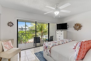 Iron/ironing board, free WiFi, bed sheets - Tropical condo with 2 pools, private beach area, swimming lagoon, tennis & AC (Key Largo)