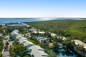 Exterior - Tropical condo with 2 pools, private beach area, swimming lagoon, tennis & AC (Key Largo)