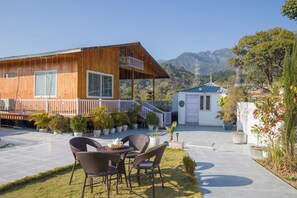 Outdoor dining - Alaya Stays Baramasa 3 BHK Hill Retreat (Dehradun)
