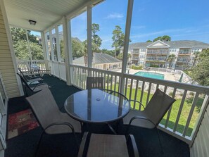 Outdoor dining - 3 bedroom 2 bath. Gated community.  Close walk to ocean. Ocean Keyes. (North Myrtle Beach)
