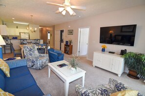 Smart TV, DVD player - 3 bedroom 2 bath. Gated community.  Close walk to ocean. Ocean Keyes. (North Myrtle Beach)