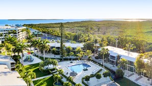 Exterior - Beach townhouse with shared pool, tennis & marina - AC, WiFi & snowbird-friendly (Key Largo)