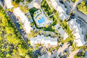 Exterior - Beach townhouse with shared pool, tennis & marina - AC, WiFi & snowbird-friendly (Key Largo)