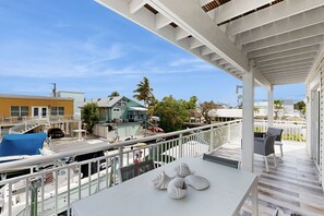 Outdoor dining - Waterfront home w/ easy open-water access, bikes, ping pong & paddle boards (Key Largo)