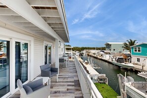 Terrace/patio - Waterfront home w/ easy open-water access, bikes, ping pong & paddle boards (Key Largo)